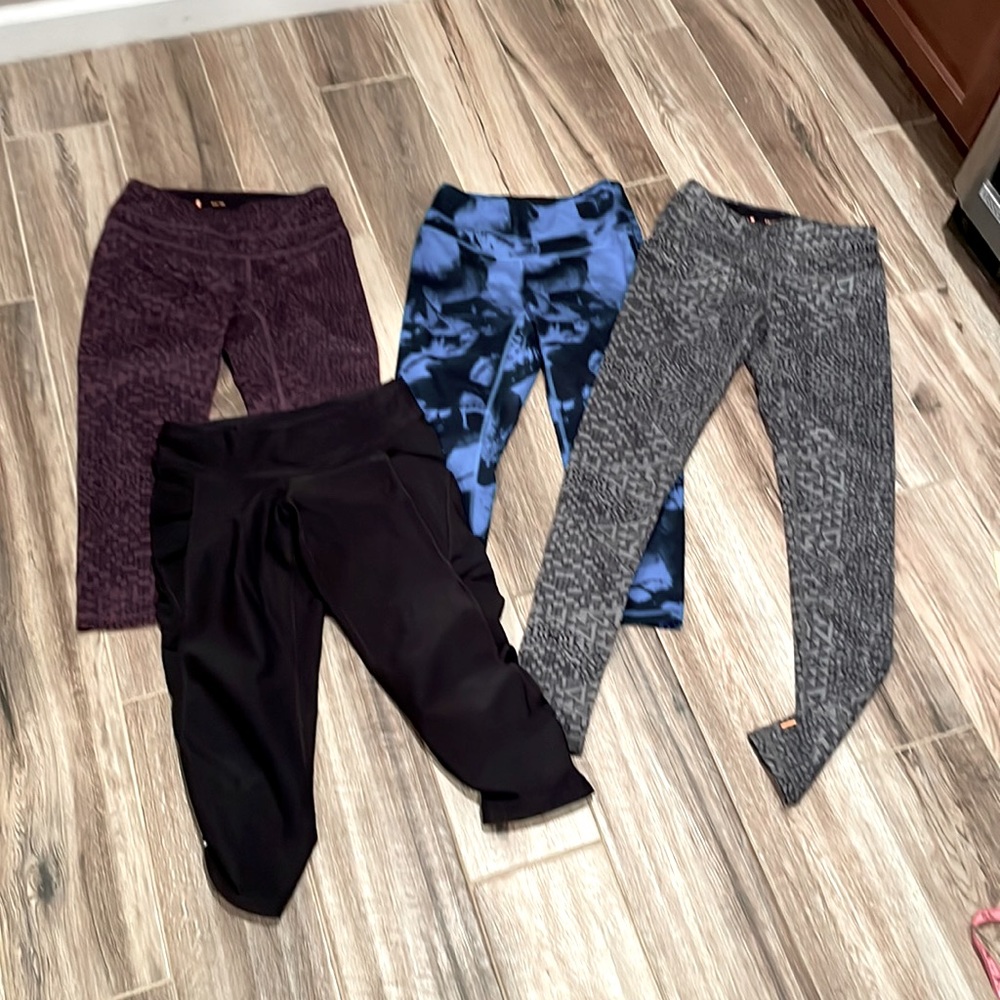 LUCY Sz XS Workout Lot of 4 LEGGINGS BA23